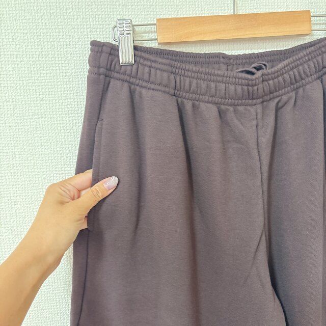 ウエストは総ゴム 両脇にポケット付き