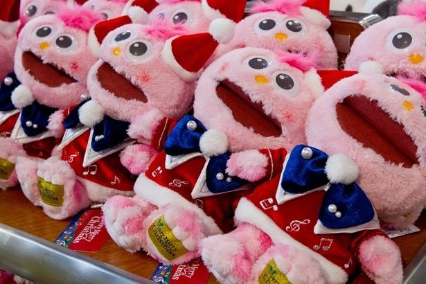 モッピーはパールが付いたリボンでおめかし