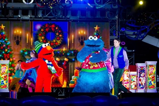 エルモ&クッキーモンスター。暖かそうな帽子が印象的