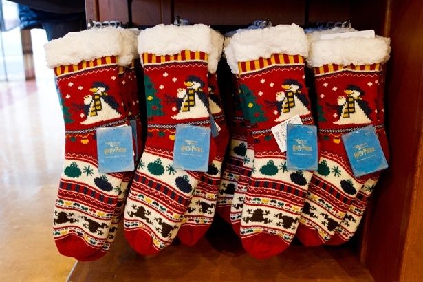 プレゼントがさらに楽しみになる、雪みたいなふわふわ付きの靴下