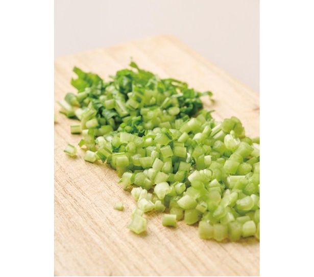 かぶの茎や葉はカルシウムやカロテン、ビタミンEも豊富 （C）サヤ／KADOKAWA