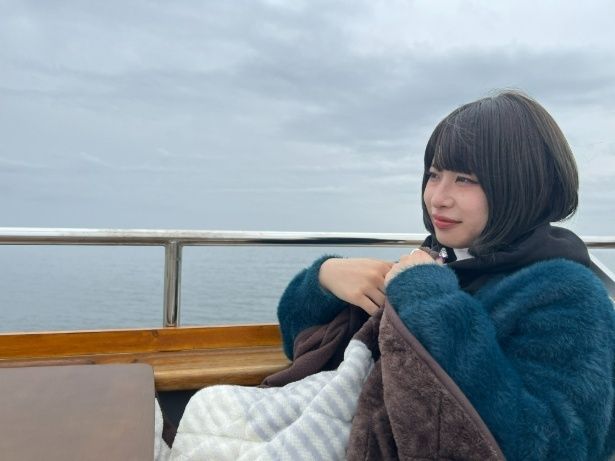 【写真】こたつに包まれながら三河湾を眺める冬の船旅。寒さを気にせず、景色と静かな時間が楽しめる