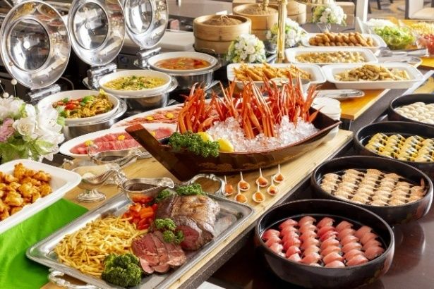 季節の料理や人気メニューが並ぶブッフェ。三河湾リゾートリンクスの食の魅力を存分に楽しめる