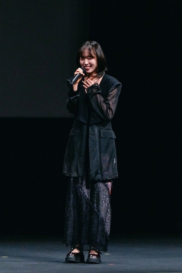 劇中歌で「楓」をカバーした十明がサプライズ登場