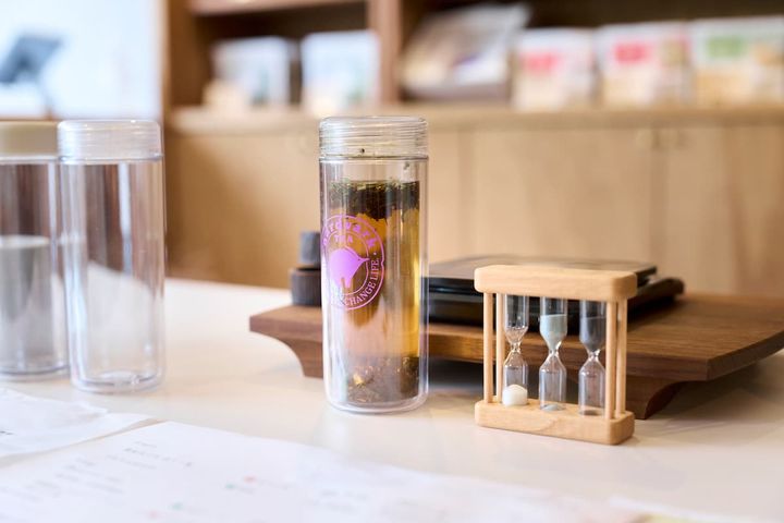 しばし茶葉を蒸らす