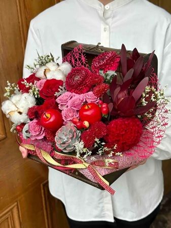 お祝い花販売プラットフォームSakaseruの人気アレンジに冬限定カラー登場！新商品も