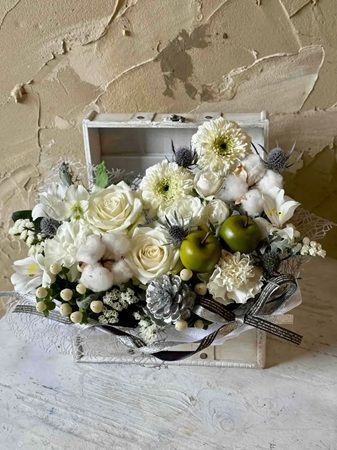 お祝い花販売プラットフォームSakaseruの人気アレンジに冬限定カラー登場！新商品も