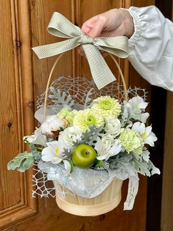 お祝い花販売プラットフォームSakaseruの人気アレンジに冬限定カラー登場！新商品も