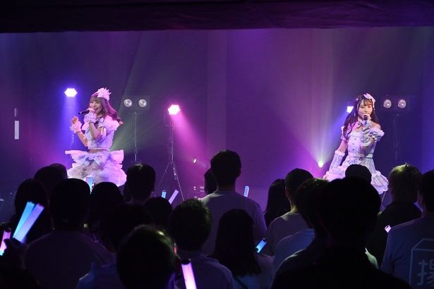 ふたりで披露した楽曲はAKB48の『ファースト・ラビット』