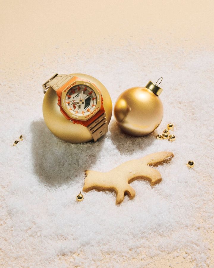 CASIOが展開するアイコニックな時計ブランド G-SHOCKとパリを拠点とするライフスタイルブランドMaison Kitsuné（メゾン キツネ）がコラボレーションし、技術的な精密さとパリらしい自然体のスタイルを融合させたユニークなコレクションを発表する。