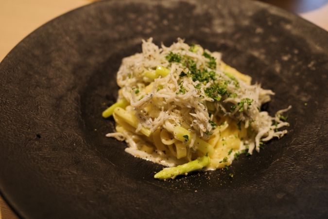 ワイン食堂Vin-Vie ランチ 釜揚げしらすとアスパラのパスタ