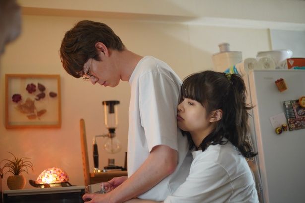 活発なアウトドア派のサチを岸井ゆきの、正義感が強くまじめでインドア派のタモツを宮沢氷魚が演じる [c]2025「佐藤さんと佐藤さん」製作委員会