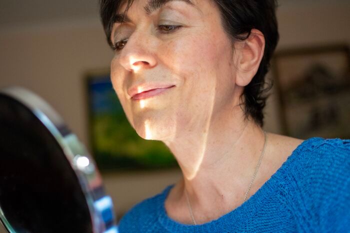 「私、ヒゲ生えてきた！？」更年期世代から急増する“顔のヒゲトラブル”原因と対策は