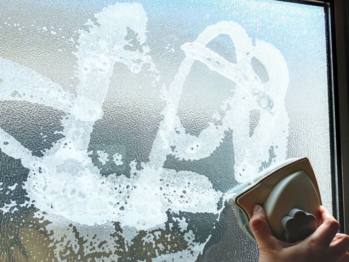 手が届かない『2階の窓』がラクにピカピカになる秘密アイテム登場♡窓掃除が断然スムーズに！