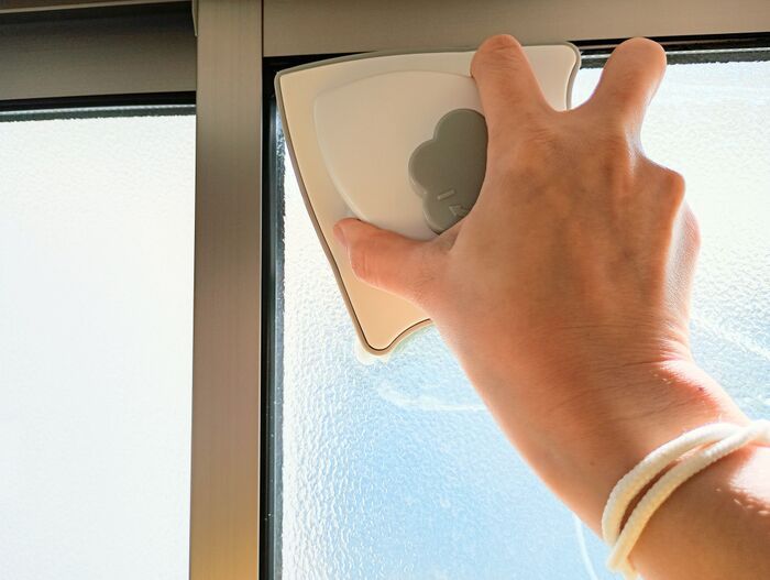 手が届かない『2階の窓』がラクにピカピカになる秘密アイテム登場♡窓掃除が断然スムーズに！