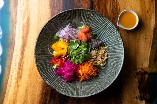 【東京都新宿区】西新宿にエスニックカフェ＆バル「CALDO PARADISO」誕生！おしゃれ空間で多彩なメニューを楽しもう