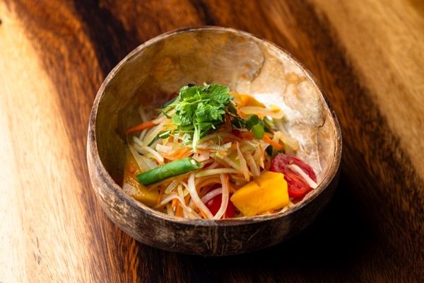 【東京都新宿区】西新宿にエスニックカフェ＆バル「CALDO PARADISO」誕生！おしゃれ空間で多彩なメニューを楽しもう