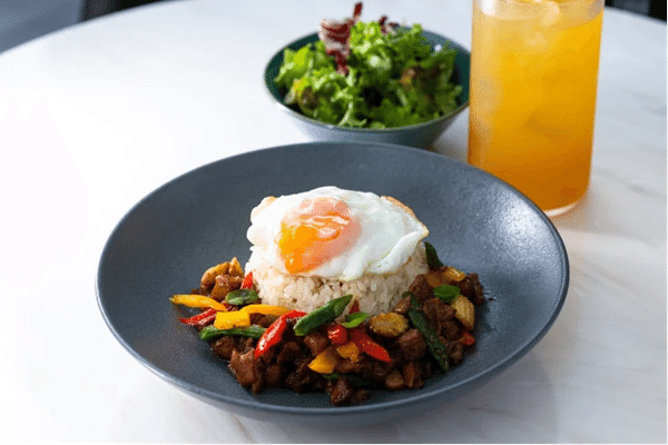 【東京都新宿区】西新宿にエスニックカフェ＆バル「CALDO PARADISO」誕生！おしゃれ空間で多彩なメニューを楽しもう