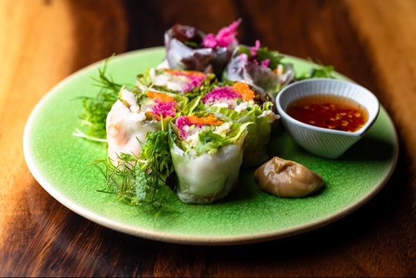 【東京都新宿区】西新宿にエスニックカフェ＆バル「CALDO PARADISO」誕生！おしゃれ空間で多彩なメニューを楽しもう