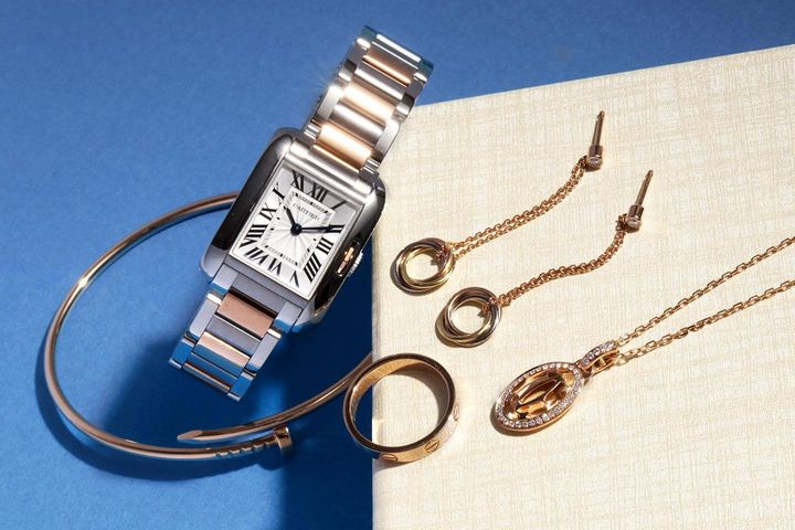 KOMEHYOで取り扱っているカルティエの腕時計とアクセサリー