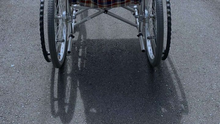 気付けば、車いすを...（画像はphotoACより）