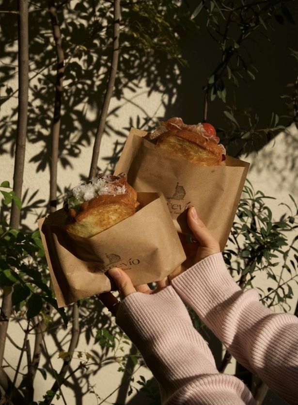 アーチ形の窓を連想させるボカ食パン