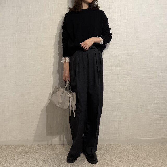 MACPHEEクルーネックプルオーバーのレイヤードコーデ