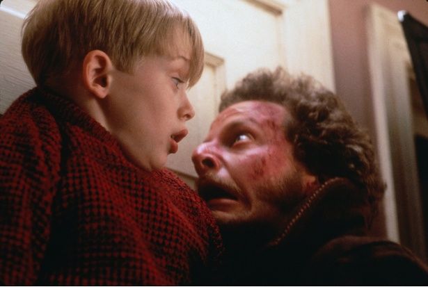 【写真を見る】後に「ハリー・ポッター」シリーズが手がけたクリス・コロンバスがメガホンをとった『ホーム・アローン』 [c]1990 Twentieth Century Fox Film Corporation. All rights reserved.