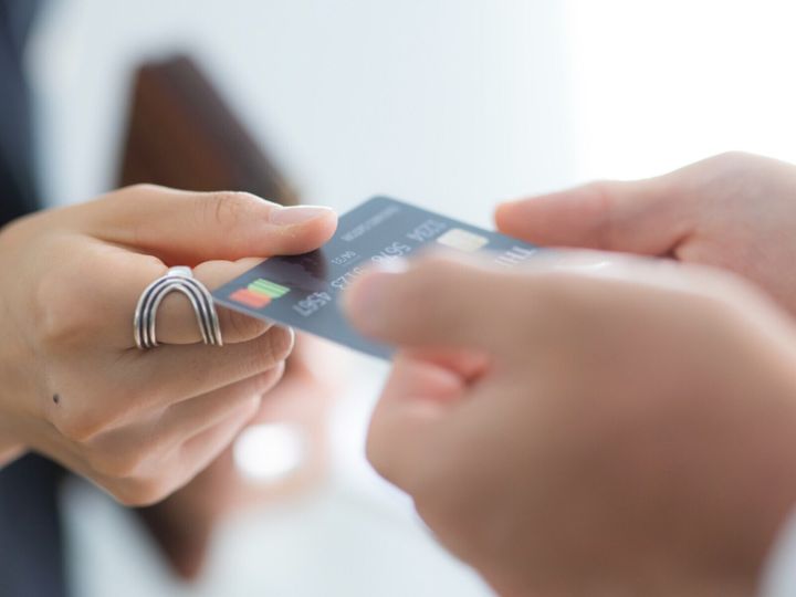 All About ニュース編集部が全国250人を対象に実施した「クレジットカードに関するアンケート」の調査結果から、ポイントが貯まりやすいと思う「三井住友カードのクレカ」ランキングを発表！ 2位「三井住友カード」を抑えた1位は？（※画像はイメージです）