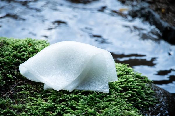 こんにゃく由来の植物繊維100％で作られた「つやの子 こんにゃく生タオル」、TVで紹介