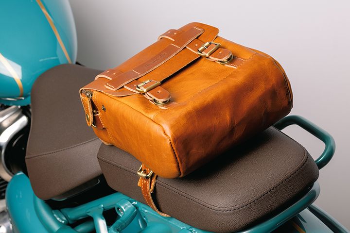 バイクを降りても使える！タンク＆テールバッグとサイバッグが持つ実用性とクラシックな魅力