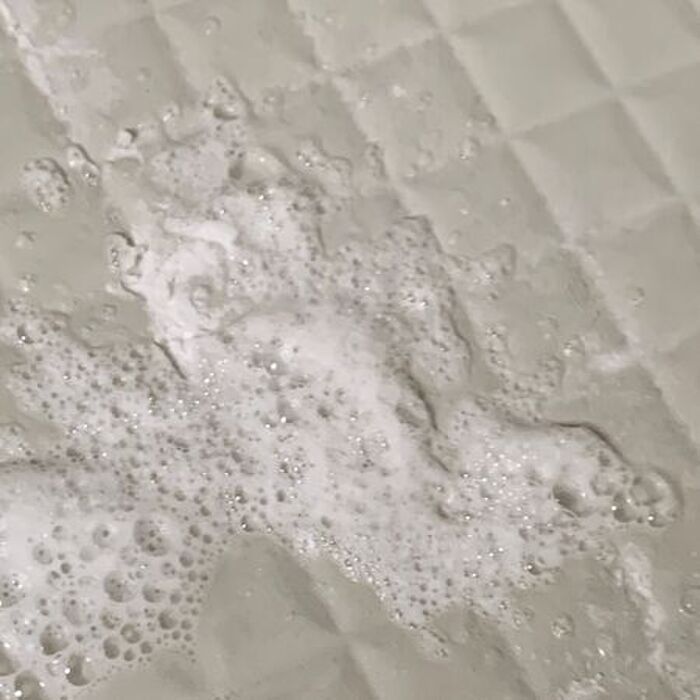 2種類合わせるだけでOK！何年も落ちなかった「お風呂の床汚れ」がキレイになった♡