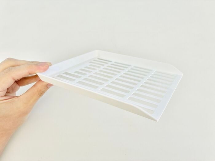 【セリア】冷凍庫の救世主みつけた！作り置きがもっとラクになる『格子トレイ』の正体とは…♡