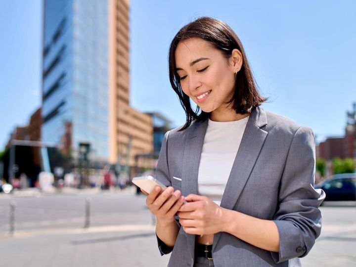 「毎日LINEくれるね」実は“マメな彼氏”ほど恋が長続きする理由