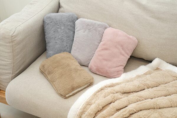 いよいよ冬本番！小さくて持ち運びにも便利なあったか「電気湯たんぽ」で寒さ対策