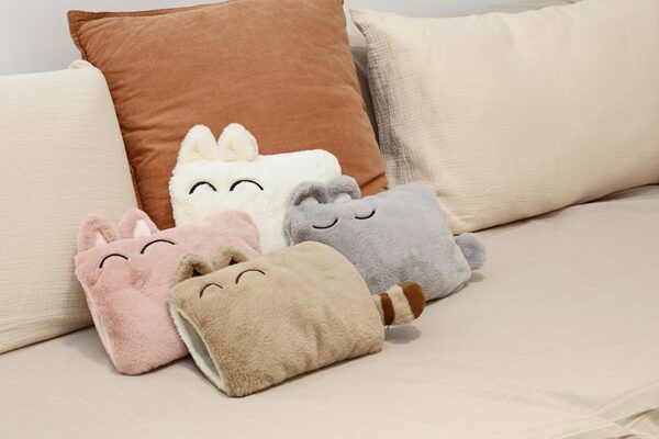 いよいよ冬本番！小さくて持ち運びにも便利なあったか「電気湯たんぽ」で寒さ対策