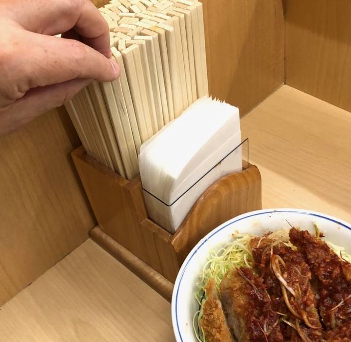 予算2万5000円で寝室をDIYしているという、ほん⌇ 100均diyで高見えインテリア(@library_noie)さん。