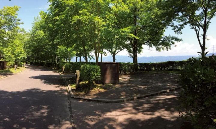 そのペグ危険かも！テント付属ペグの落とし穴と上級キャンパーが教える失敗しない選び方