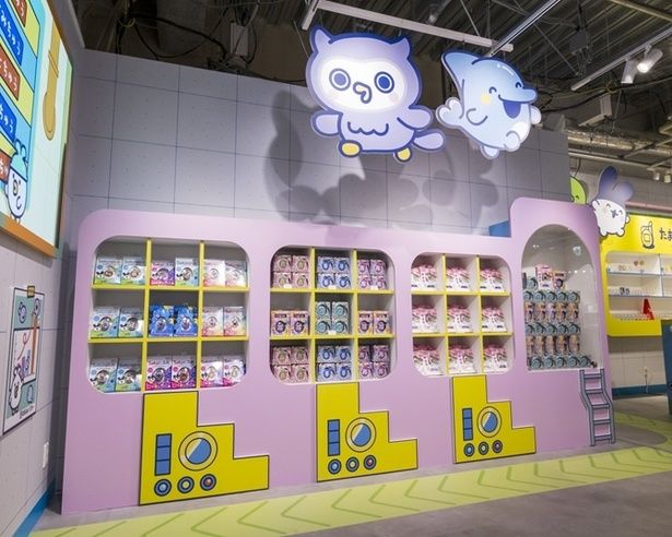 さまざまな種類のたまごっち本体がずらり