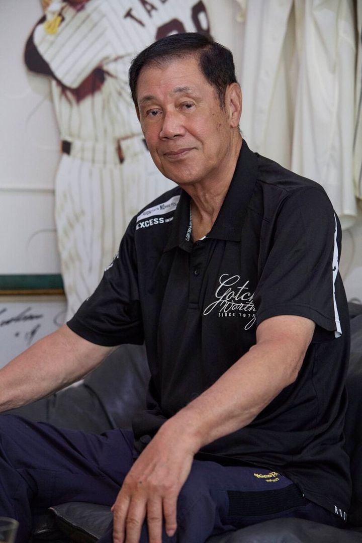 インタビューは田淵幸一の自宅リビングで行われた。壁には田淵と星野仙一が熱い抱擁を交わしている大きな写真パネルが飾られていた。