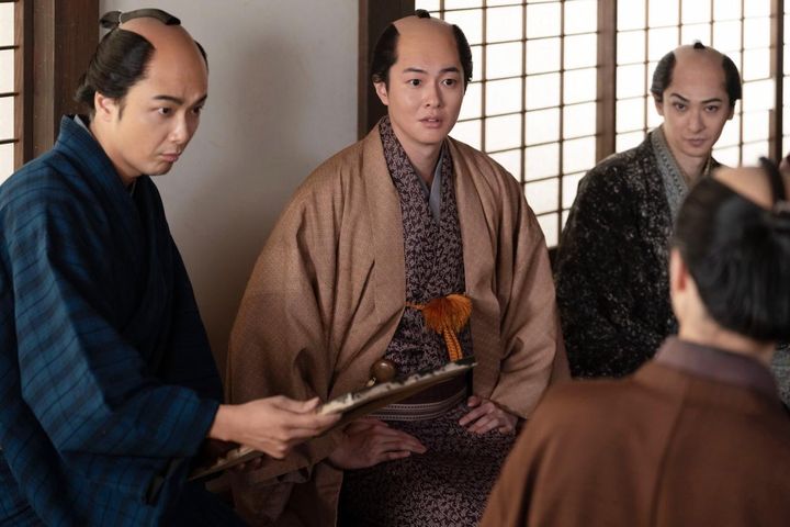 北尾政美（まさよし／高島豪志）、北尾政演（山東京伝／古川雄大）他 大河ドラマ「べらぼう～蔦重栄華乃夢噺～」第45回より ©️NHK
