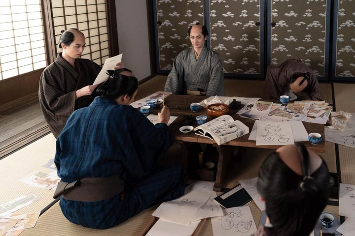 北尾政演（山東京伝／古川雄大）他 大河ドラマ「べらぼう～蔦重栄華乃夢噺～」第45回より ©️NHK