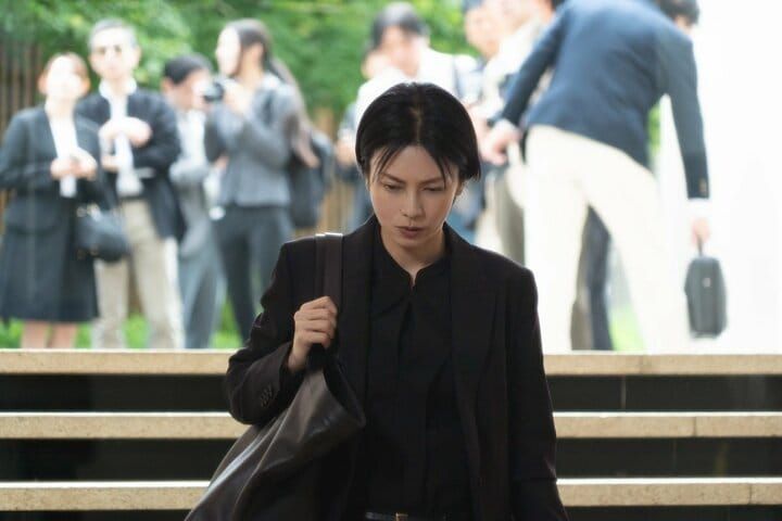 【写真・画像】不倫ベッド写真流出より致命的…人気俳優の“未成年飲酒”報道の代償が悲惨すぎる『スキャンダルイブ』第2話 2枚目