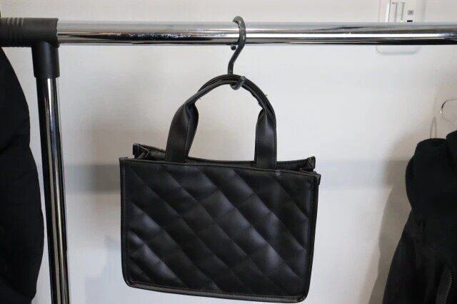 ダイソーの便利な外れにくいS字フック（9cm、2本、グレー）