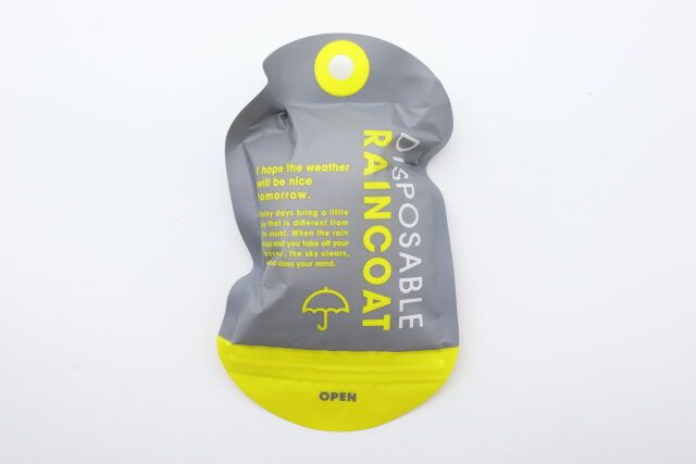 セリアのケース付きレインコート 大人用のパッケージのデザイン