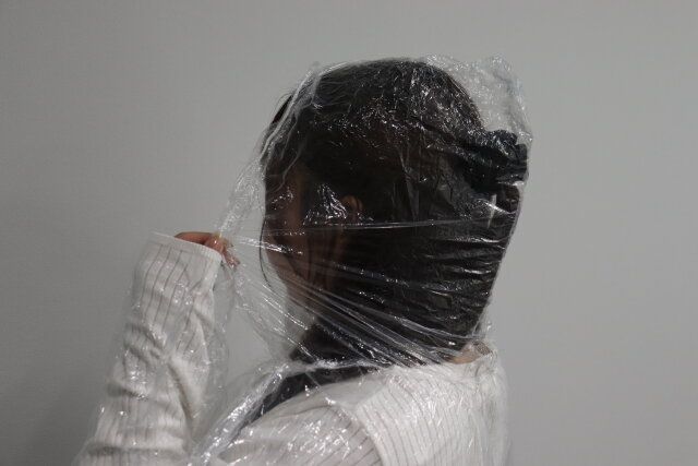 セリアのケース付きレインコート 大人用はフード付き