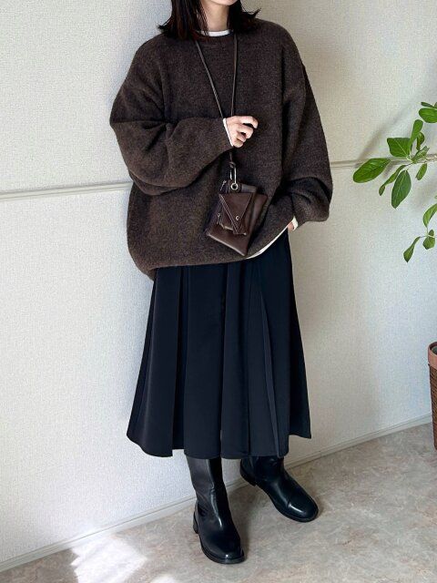 GUドレープキュロッツとブラウンニットコーデ