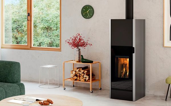 厳しいレベルの排出ガス規制をクリアした、蓄熱薪ストーブ販売中！