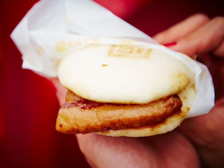 All About ニュース編集部が全国250人を対象に実施した「お土産に関するアンケート」の調査結果から、旅先で買いたい「長崎県のお土産」ランキングを発表！ 2位「長崎角煮まんじゅう（岩崎本舗）」を抑えた1位は？