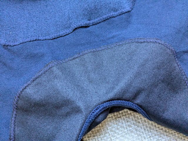 ルナルナぽかぽか腹巻きショーツの防水生地を重ねたクロッチ部分アップ